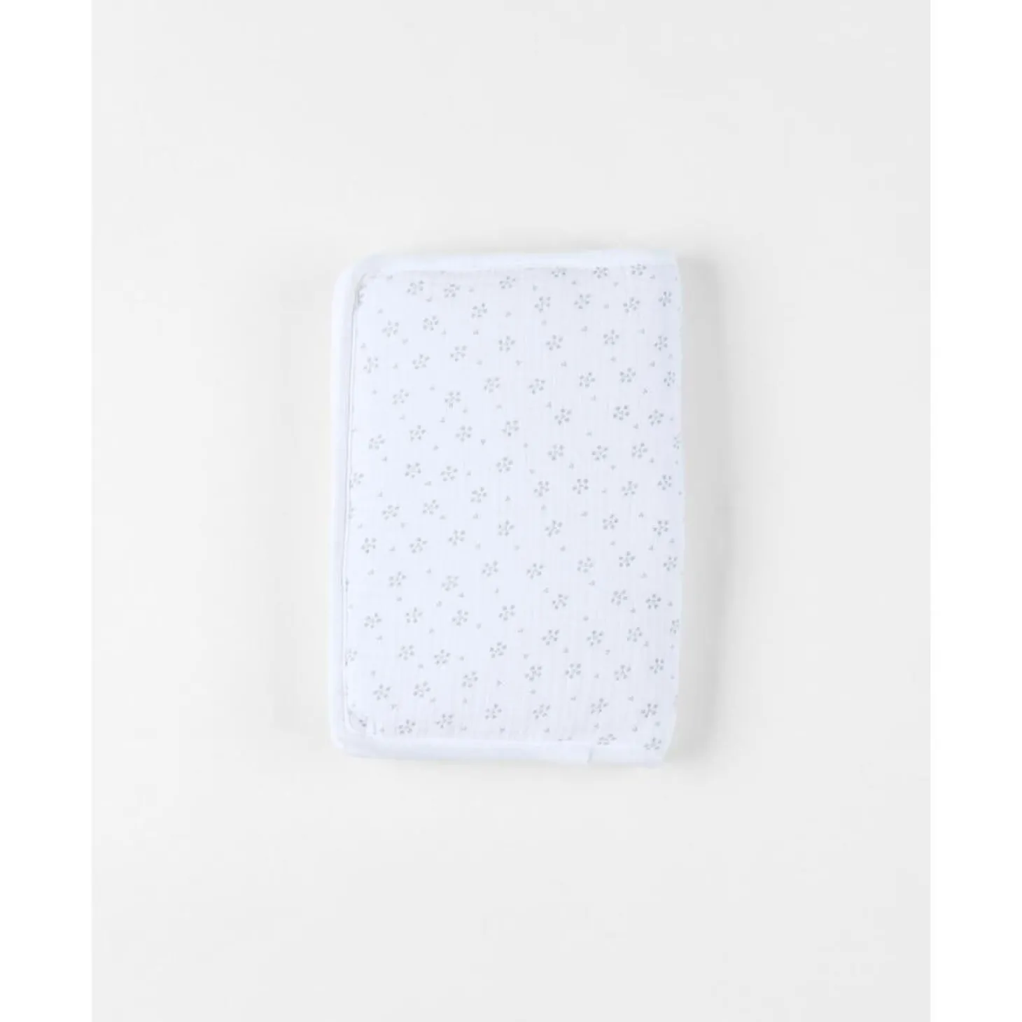 Noukie's Protège carnet de santé M&m25 Smart Flowers Blanc 17x25 cm