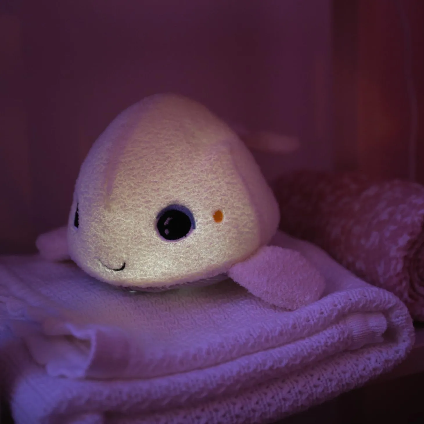 Pabobo Peluche veilleuse Béluga bruits blancs et roses
