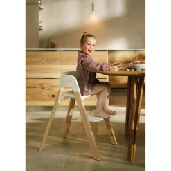 Stokke Chaise haute Steps Blanc et bois clair
