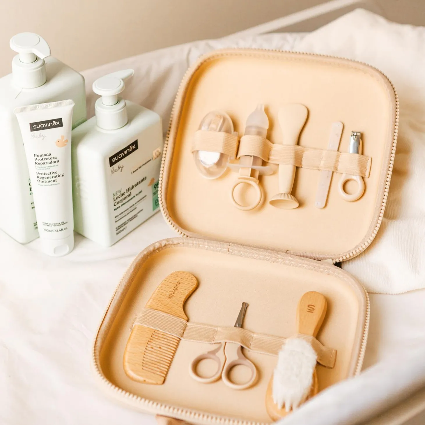 Suavinex Trousse de Soin et de Toilette 8 Accessoires Wonderland Beige