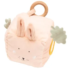 Trixie                    Cube d’activités    Mrs. Rabbit