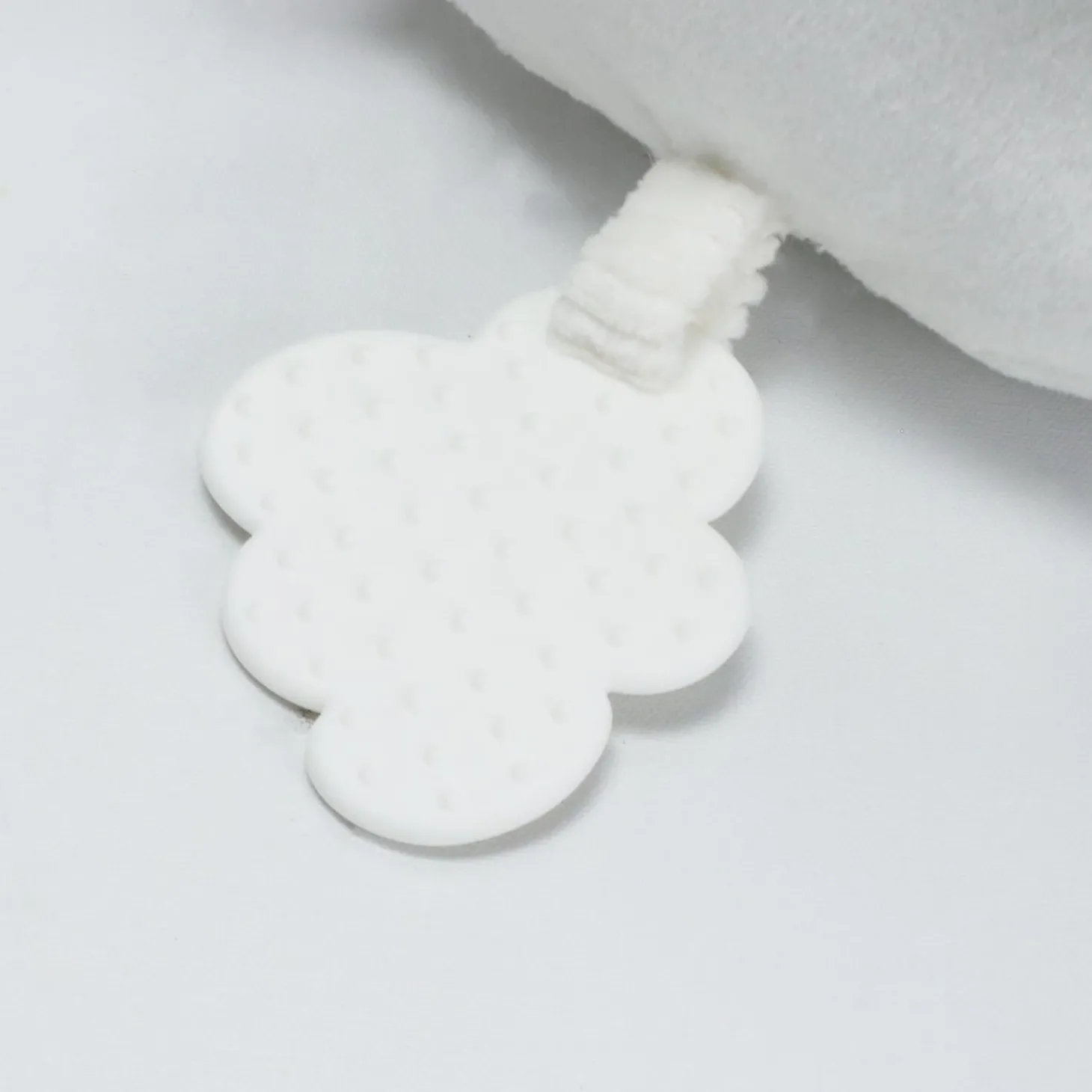 Trois Kilos Sept Cube d'eveil mouton Wooly Ecru