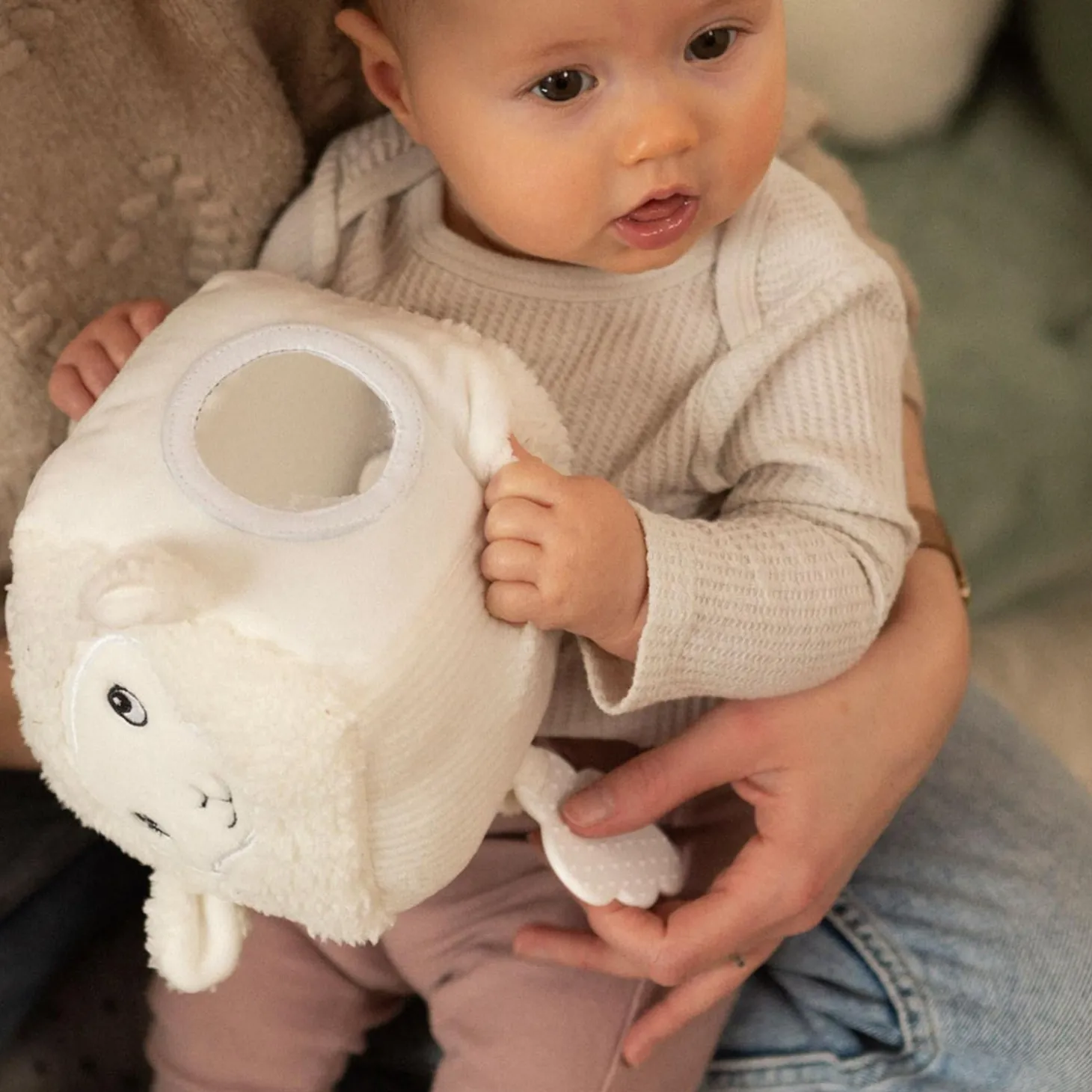 Trois Kilos Sept Cube d'eveil mouton Wooly Ecru