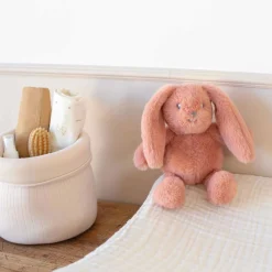 Trois Kilos Sept                    Peluche Musicale Lapin Hop    Terre De Sienne