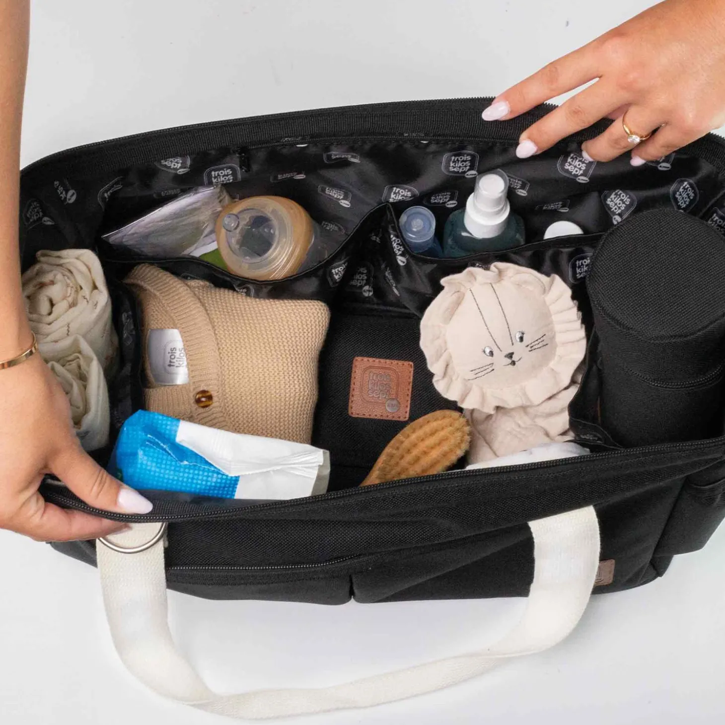 Trois Kilos Sept Sac à langer à Bandoulière Noir