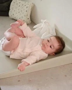 Twistshake                    Matelas à langer délavé    Beige
